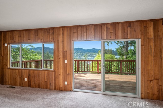 Detail Gallery Image 9 of 66 For 1258 Yosemite Dr, Lake Arrowhead,  CA 92352 - 5 Beds | 4 Baths