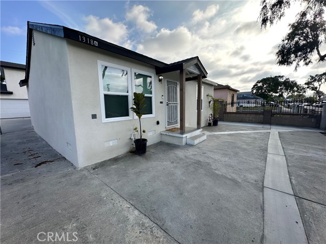 1318 W 131st Street, Compton CA: https://media.crmls.org/medias/b43fb4e6-16d8-4f68-af39-f1e0e8b30d57.jpg