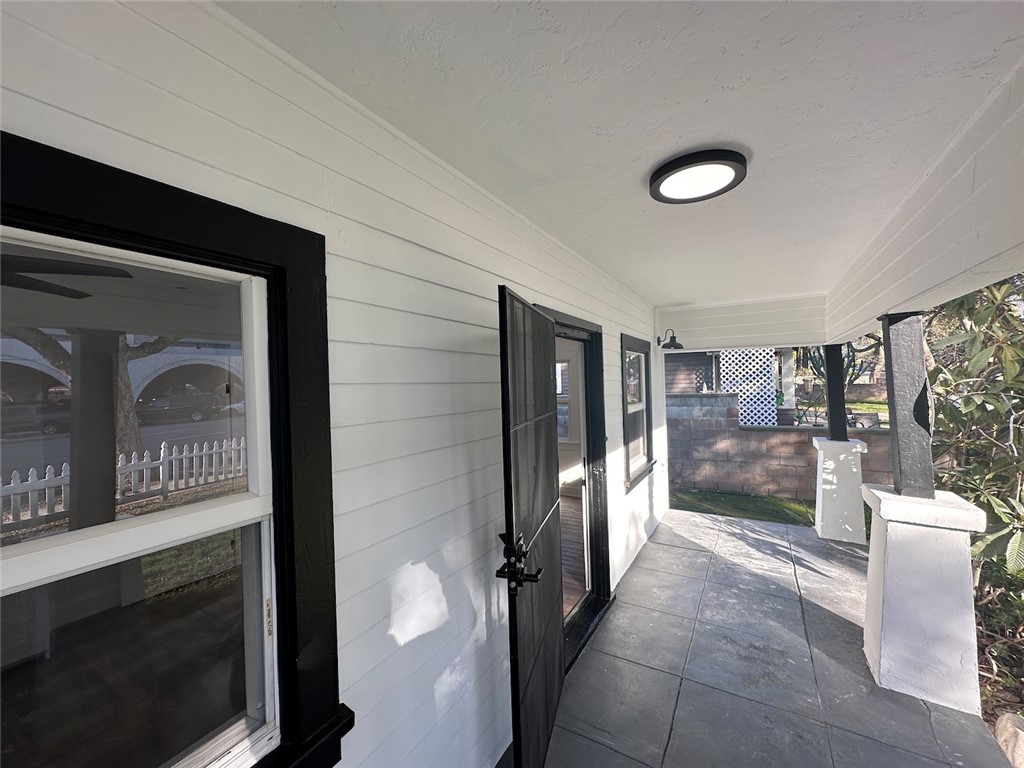 Detail Gallery Image 17 of 19 For 821 N San Gabriel Ave, Azusa,  CA 91702 - 2 Beds | 2 Baths