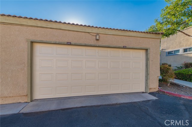 Image 24 of 33 For 63 Carriage Way 239