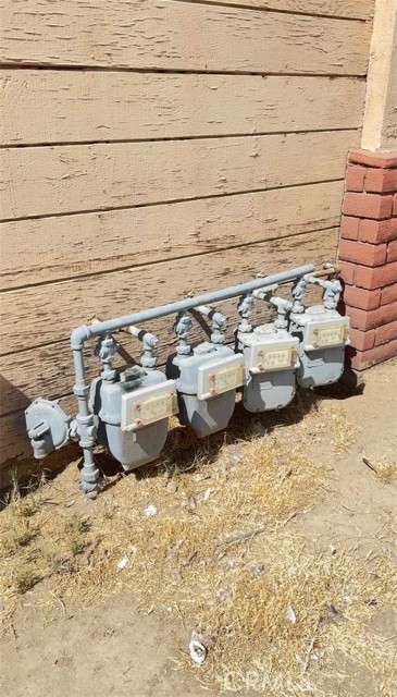707 Sterling Road, Bakersfield CA: https://media.crmls.org/medias/b440b1ee-44f8-4a49-a4cb-f7d23e131008.jpg