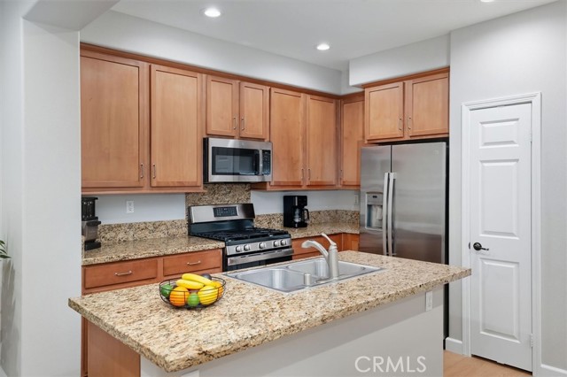 Detail Gallery Image 9 of 58 For 28771 Calle De La Paz, Valencia,  CA 91354 - 3 Beds | 2/1 Baths