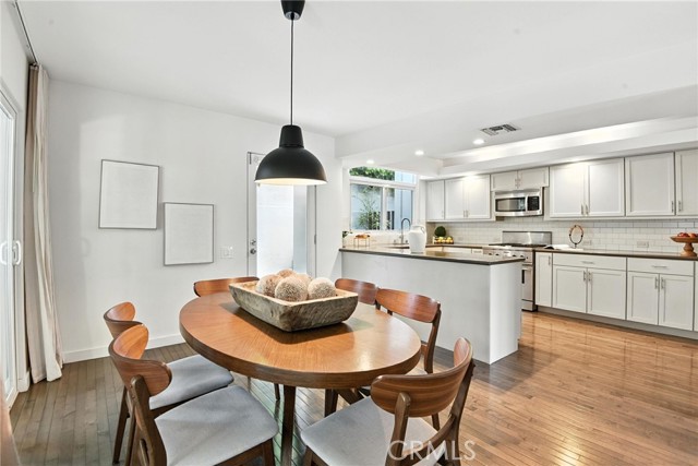 Detail Gallery Image 9 of 46 For 2203 3rd St #1,  Santa Monica,  CA 90405 - 2 Beds | 2/1 Baths