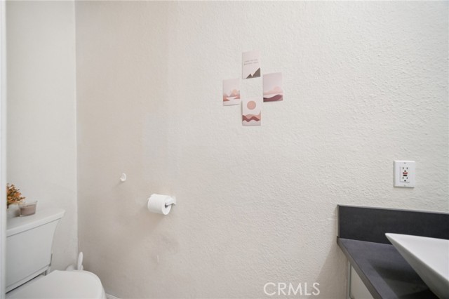 Detail Gallery Image 9 of 36 For 20155 Keswick St #112,  Winnetka,  CA 91306 - 2 Beds | 2/1 Baths