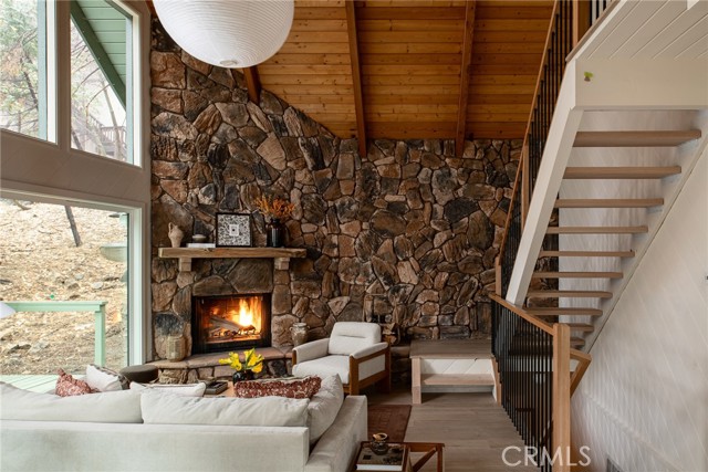 Detail Gallery Image 2 of 31 For 28443 Altamont Ct, Lake Arrowhead,  CA 92352 - 3 Beds | 2/1 Baths