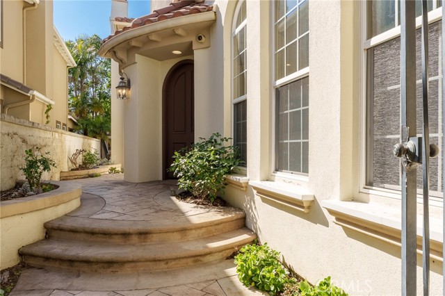 6471 Frampton Circle, Huntington Beach CA: https://media.crmls.org/medias/b4427aa9-1f71-4fc3-b0e2-68259e3ea0de.jpg