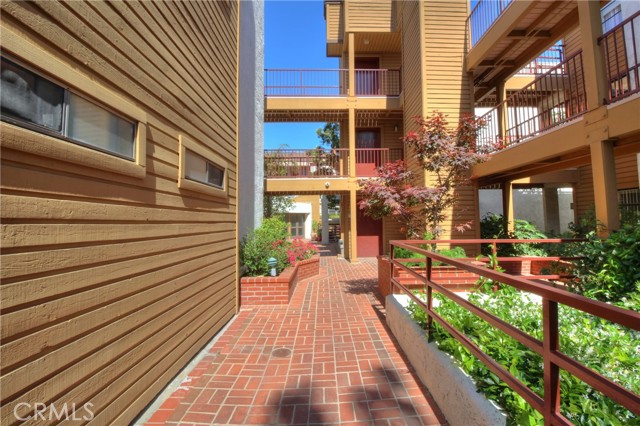 Detail Gallery Image 37 of 40 For 400 N Louise St #205,  Glendale,  CA 91206 - 2 Beds | 2 Baths