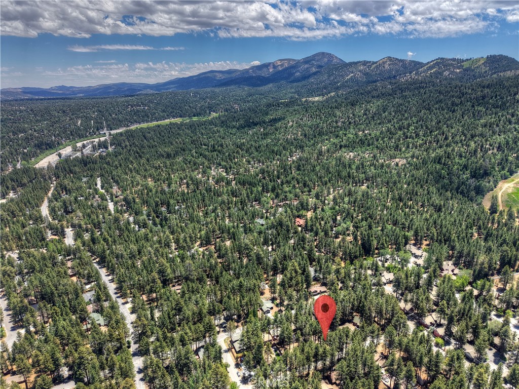 https://media.crmls.org/medias/b4437b29-c2e3-4d5c-b480-e39a515ced67.jpg?preset=X-Large