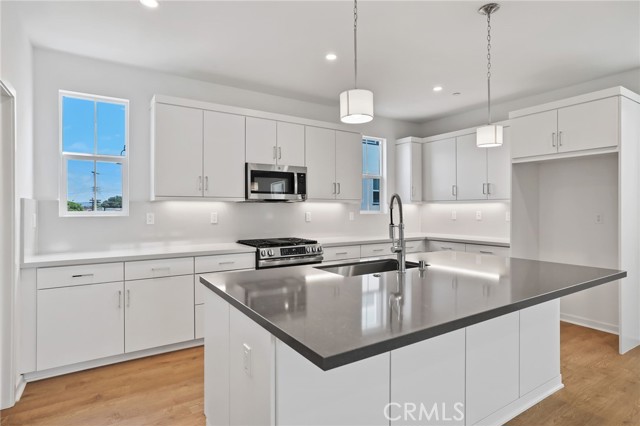 139 Jessup Way, Tustin CA: https://media.crmls.org/medias/b445e18c-96fc-4d35-bf3b-ea74c5ec5491.jpg