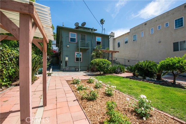 Detail Gallery Image 27 of 28 For 1639 Redcliff #1/2,  Los Angeles,  CA 90026 - 2 Beds | 1 Baths