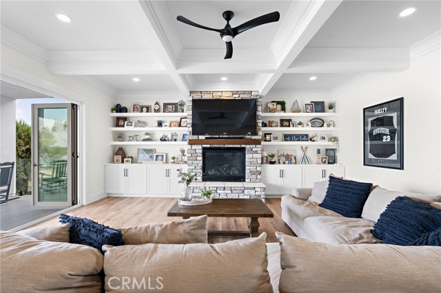 22400 Whirlaway Court, Canyon Lake CA: https://media.crmls.org/medias/b446373f-b5c6-4a41-a5c4-beaaede72a67.jpg