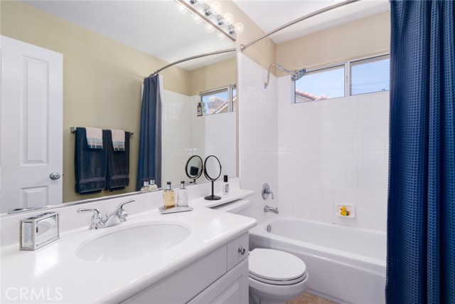 12931 Mackenzie Drive, Tustin CA: https://media.crmls.org/medias/b447f343-f7c3-451d-97c4-e3b0b8ffa3e6.jpg