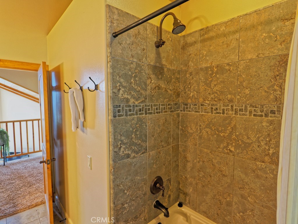 https://media.crmls.org/medias/b448087d-fed0-4cc6-be43-e67878cd32de.jpg?preset=X-Large