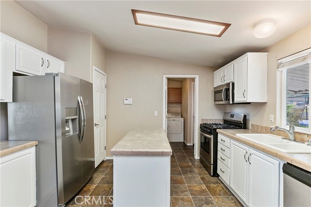 Detail Gallery Image 14 of 37 For 3700 Quartz Canyon Rd #93,  Riverside,  CA 92509 - 3 Beds | 2 Baths
