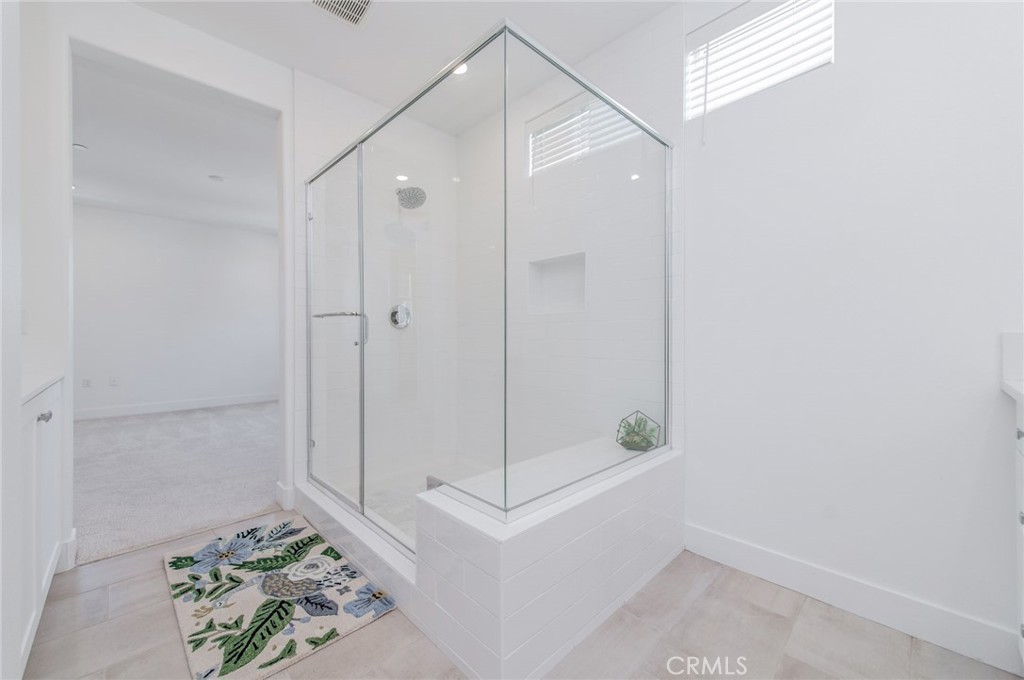https://media.crmls.org/medias/b4488d4b-1154-49d8-9265-0da75b5d0b60.jpg?preset=X-Large