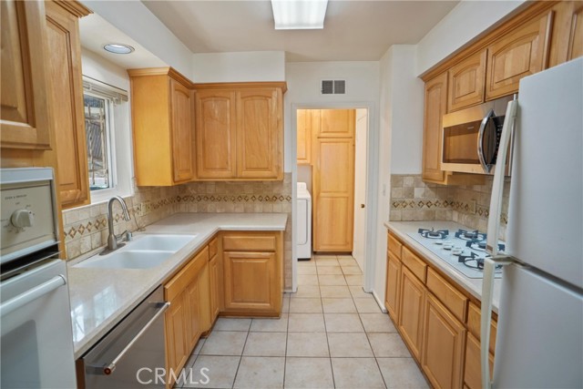 4182 Sunswept Drive, Studio City CA: https://media.crmls.org/medias/b4494966-4a43-406a-8b34-8c4eaf30a2cd.jpg
