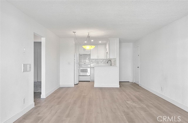 Detail Gallery Image 7 of 24 For 15 15th St #13,  Hermosa Beach,  CA 90254 - 2 Beds | 2 Baths