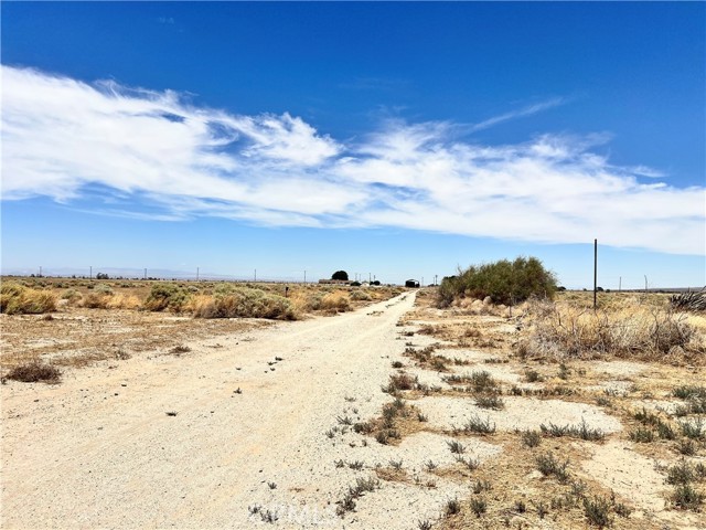 125 STE VIC AVE, Lancaster CA: https://media.crmls.org/medias/b44a8029-fc6e-415d-b7ba-0131577bad33.jpg