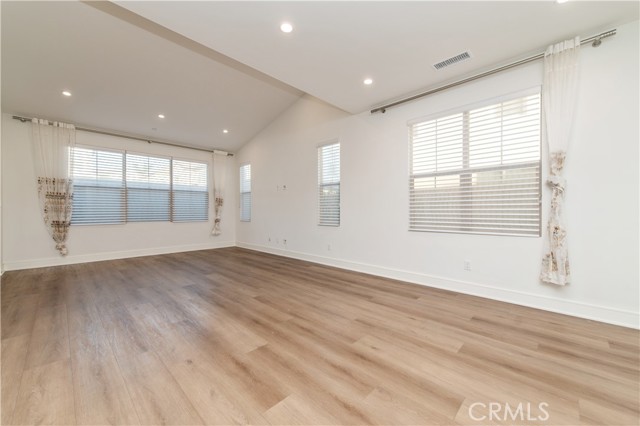 Detail Gallery Image 8 of 39 For 116 Imagination Trl, Irvine,  CA 92620 - 4 Beds | 3/1 Baths