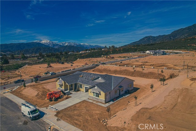 Detail Gallery Image 2 of 11 For 3590 W. Emerson Ct, San Bernardino,  CA 92407 - 5 Beds | 4/1 Baths