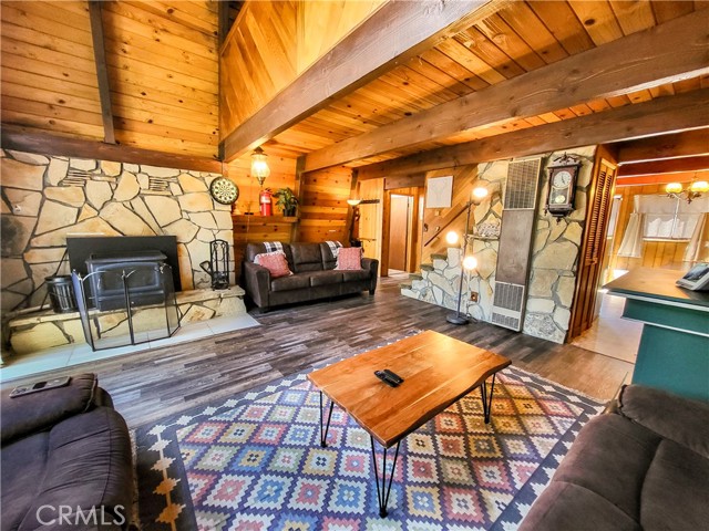 Detail Gallery Image 5 of 23 For 430 Cedar Ln, Sugarloaf,  CA 92386 - 3 Beds | 2 Baths