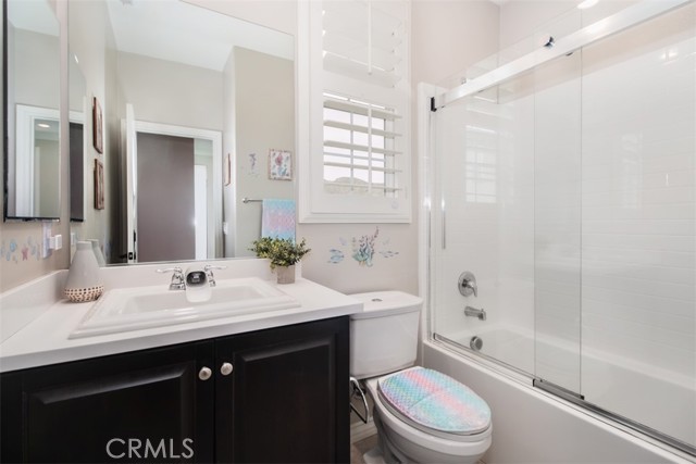 Detail Gallery Image 14 of 18 For 29048 N West Hills Dr, Valencia,  CA 91354 - 4 Beds | 3 Baths