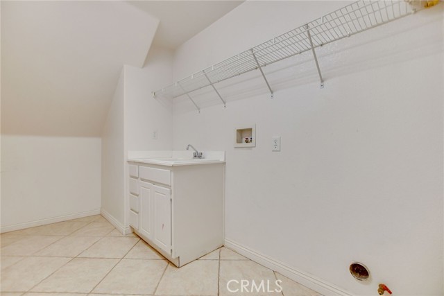 12139 Serra Avenue, Chino CA: https://media.crmls.org/medias/b44ca0a7-6cf6-45ed-84b1-fb6b2829e6d0.jpg