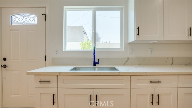 856 W 47th Street, Los Angeles CA: https://media.crmls.org/medias/b44cb70b-d823-4bec-801a-bf1d67dcf66e.jpg