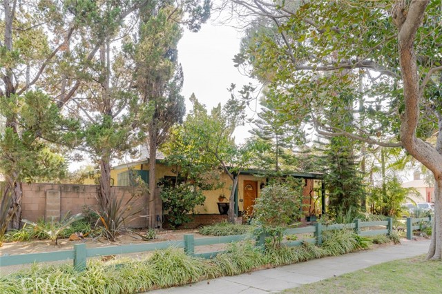 11594 Morrison Street, North Hollywood CA: https://media.crmls.org/medias/b44cbaeb-ab32-429e-aa34-231909fc5414.jpg