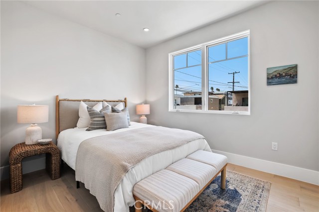 825 W Bay Avenue, Newport Beach CA: https://media.crmls.org/medias/b44d51f5-fb60-48fe-a5cd-d20772927c7a.jpg