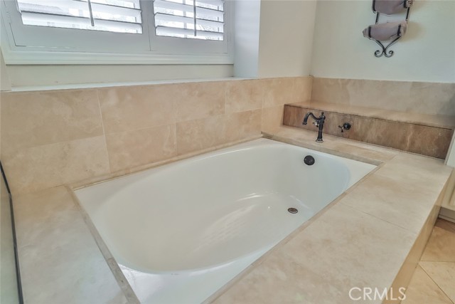 3220 Versaille Court, Thousand Oaks CA: https://media.crmls.org/medias/b44de85c-f983-4b3e-8afc-0710fb49bd91.jpg