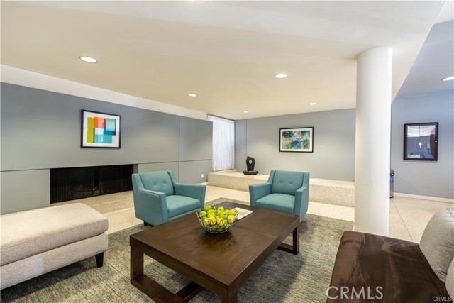 Detail Gallery Image 2 of 22 For 4807 Woodley Ave #206,  Encino,  CA 91436 - 2 Beds | 2 Baths