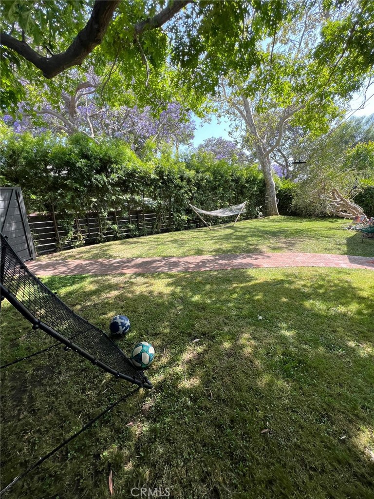 https://media.crmls.org/medias/b44e0727-14fa-488a-8f28-0ab927ce9188.jpg?preset=X-Large