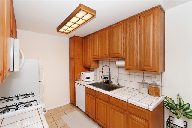 Detail Gallery Image 10 of 31 For 9920 Jordan Ave #1,  Chatsworth,  CA 91311 - 2 Beds | 2 Baths