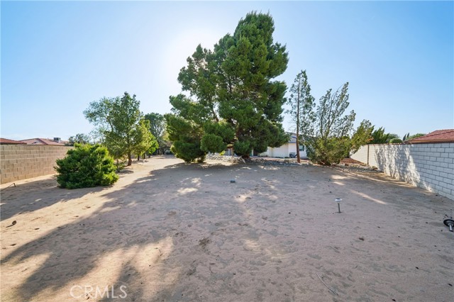 13319 Waco Ln, Apple Valley CA: https://media.crmls.org/medias/b44eaa13-796d-492f-8f2d-0eb18a27bde4.jpg