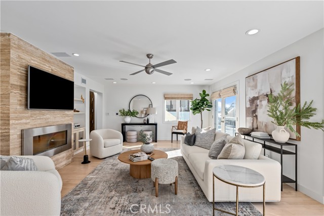 2540 Manhattan Avenue, Hermosa Beach CA: https://media.crmls.org/medias/b44ec905-80e6-48bc-8f80-f53c4c0404ec.jpg