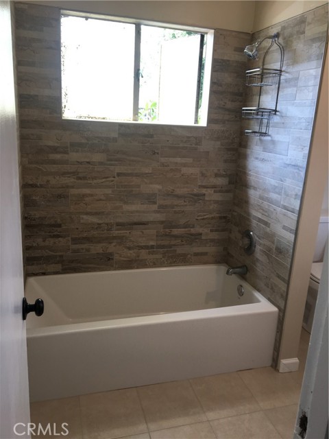 611 S Orange Avenue, Santa Ana CA: https://media.crmls.org/medias/b44f34d3-2b87-48ec-9c92-e4652f66d523.jpg