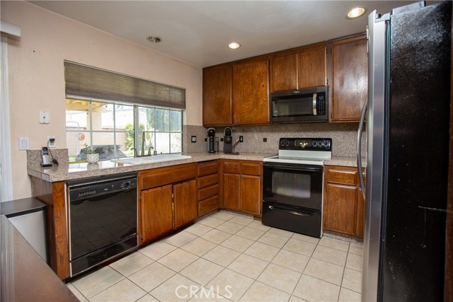 Detail Gallery Image 15 of 35 For 2438 S Calaveras Pl, Ontario,  CA 91761 - 4 Beds | 2 Baths