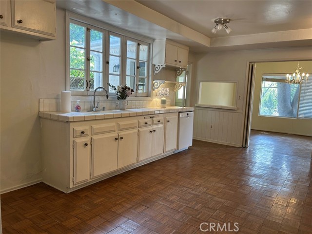 15382 Victory Boulevard, Van Nuys CA: https://media.crmls.org/medias/b44fbb34-f6fe-410d-95e4-a058608803ba.jpg