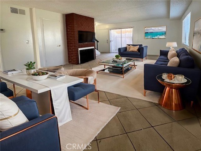 Detail Gallery Image 3 of 14 For 9019 Cedros Ave #1,  Panorama City,  CA 91402 - 2 Beds | 1/1 Baths