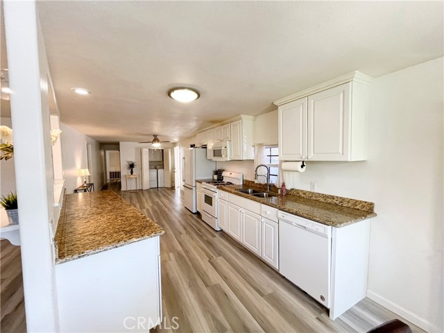 17700 Avalon Boulevard, Carson CA: https://media.crmls.org/medias/b451949f-b0d3-4aca-bae4-ea95c924431c.jpg