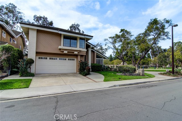 Detail Gallery Image 2 of 36 For 27 Earlymorn, Irvine,  CA 92614 - 4 Beds | 2/1 Baths