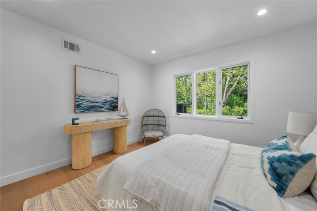 Detail Gallery Image 26 of 52 For 17481 Tramonto Dr, Pacific Palisades,  CA 90272 - 4 Beds | 3 Baths