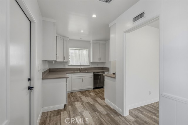 Detail Gallery Image 6 of 29 For 6658 Kosturas Pl, Winnetka,  CA 91306 - 3 Beds | 2 Baths