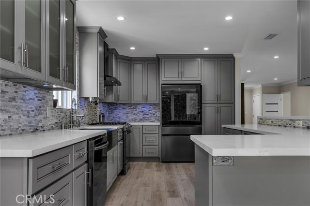 17900 Bullock Street, Encino CA: https://media.crmls.org/medias/b452b0a7-333c-4fdf-849f-ab898a135a02.jpg