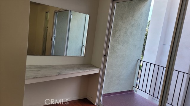 Detail Gallery Image 4 of 30 For 288 S Oak Knoll Ave #8,  Pasadena,  CA 91101 - 2 Beds | 2 Baths