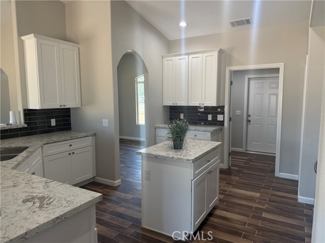 Detail Gallery Image 13 of 34 For 17995 Seaforth St, Hesperia,  CA 92345 - 4 Beds | 2/1 Baths