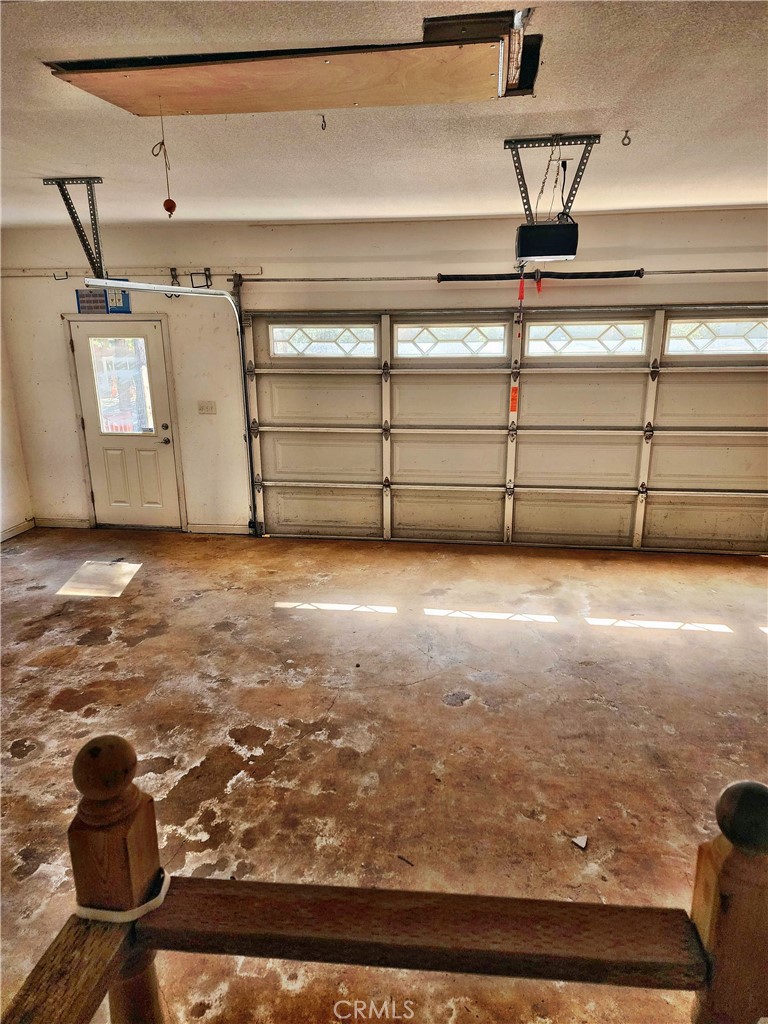 https://media.crmls.org/medias/b45514a9-7d9a-451e-8cfd-4c52f2b6a1c8.jpg?preset=X-Large