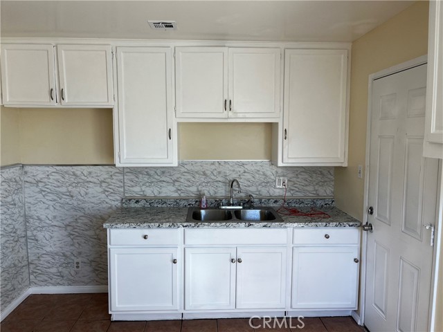 Detail Gallery Image 6 of 9 For 1451 Riverside Dr, Barstow,  CA 92311 - 3 Beds | 1 Baths