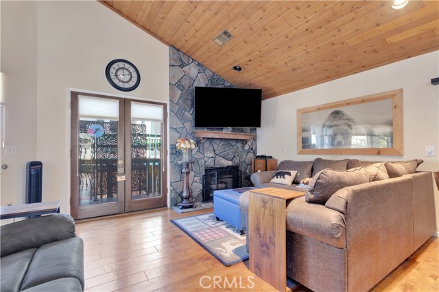 Detail Gallery Image 6 of 41 For 39802 Lakeview Dr #25,  Big Bear Lake,  CA 92315 - 2 Beds | 2 Baths